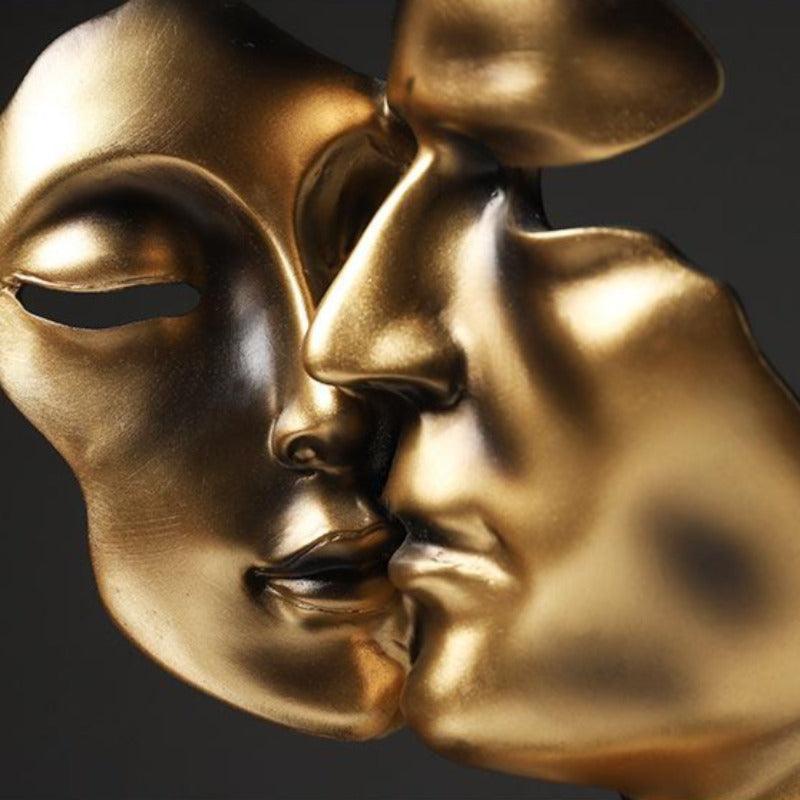 Handcrafted Kissing Sculpture in Eco-Friendly Resin for Home Decor, 18x25x27cm