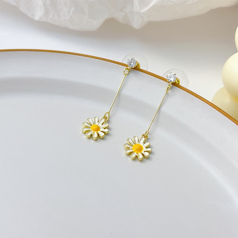 BlossomDrape Earrings – Long Daisy Drop Earrings for Women