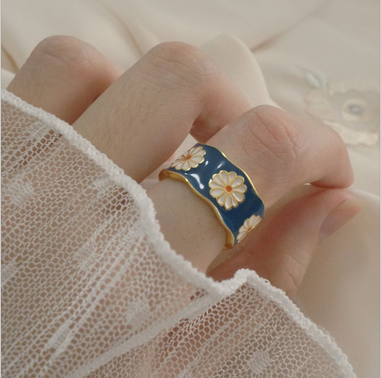 AOMU Daisy Enamel Ring – Vintage Baroque Adjustable Floral Jewelry